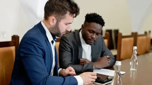 Equipo de asistencia técnica trabajando con una Administración Pública en un proyecto de transformación digital