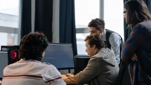 Equipo desarrollando software a medida para una Administración Pública